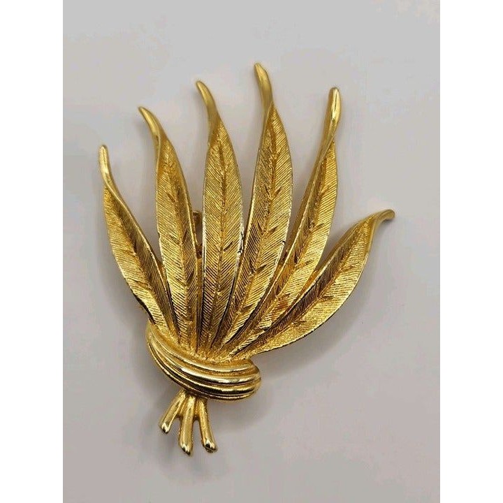 Vintage Unmarked Brooch Gold Tone Leaves Shape